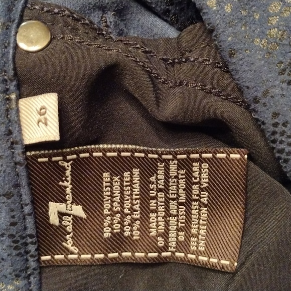 7 For All Mankind Snakeskin Print 5 Pocket Cropped Legging, Navy Blue, S… - Picture 5 of 6